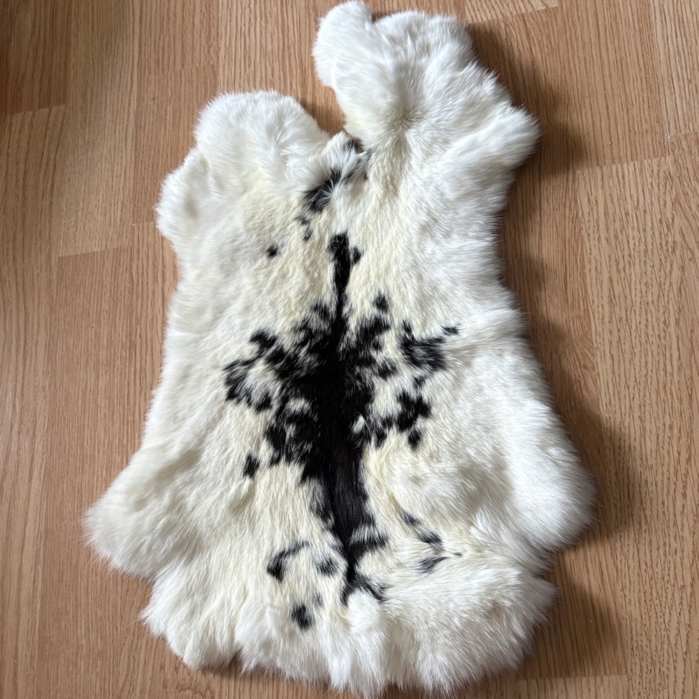 A258 White & Black Spotted Rabbit Fur Pelt for Crafts